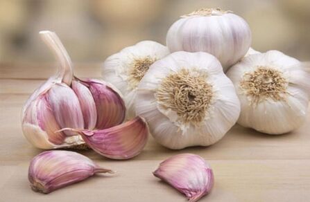 How and how to treat fungi on the nails of your legs