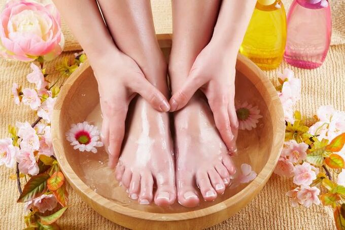 Foot bath to treat onychomycosis