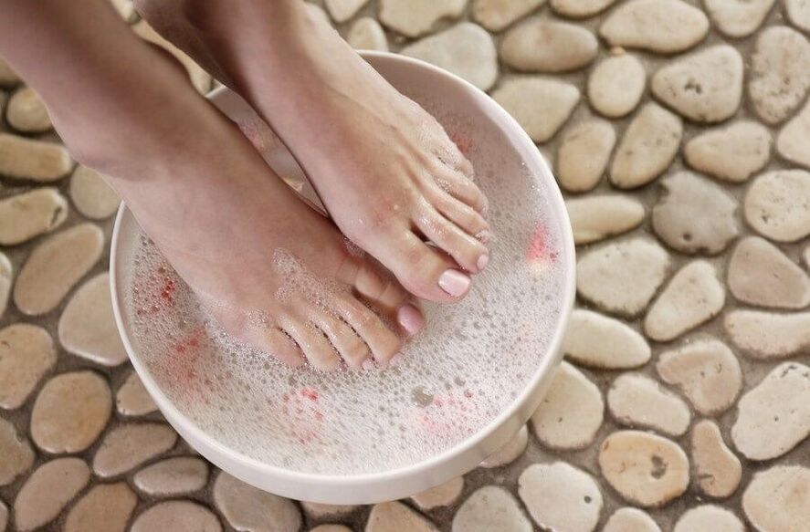 Fight Fungus with Hydrogen Peroxide Foot Baths